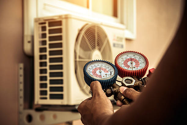Professional Ac Installation technician working in Forest Lake, IL